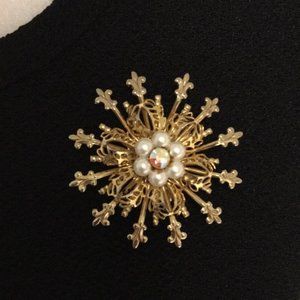 Beautiful Vintage Snowflake Brooch